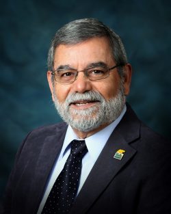 Portrait photo Dr. Carlos Haro